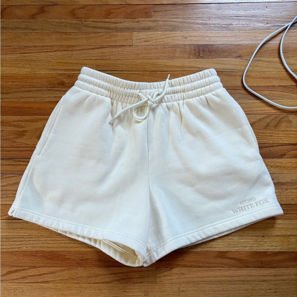 white fox shorts - Picture 2 of 4